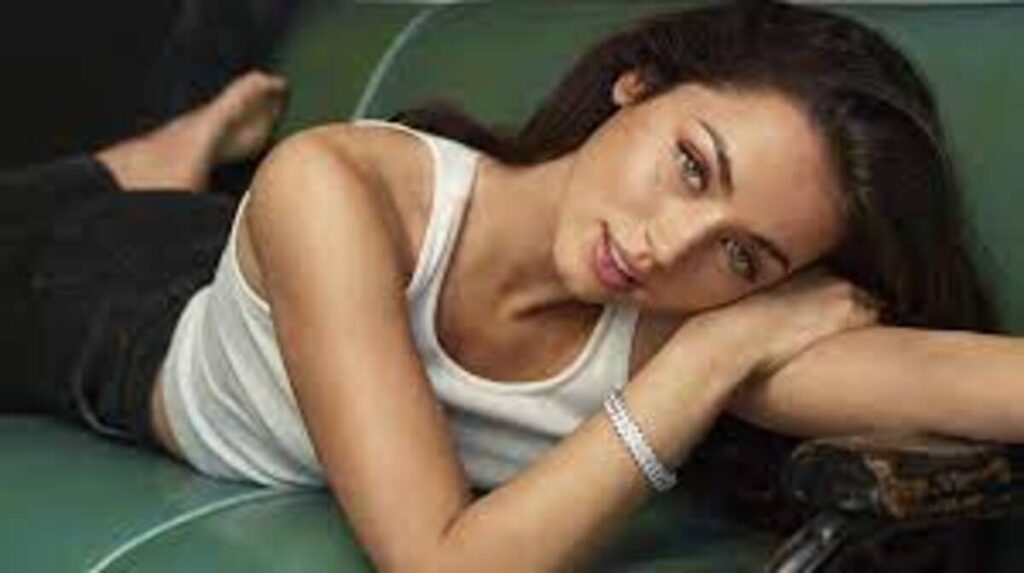 Labia Cleavage: A Natural and Controversial Body Phenomenon