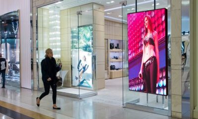How Using TV Streaming Digital Signage Service for Retail Works
