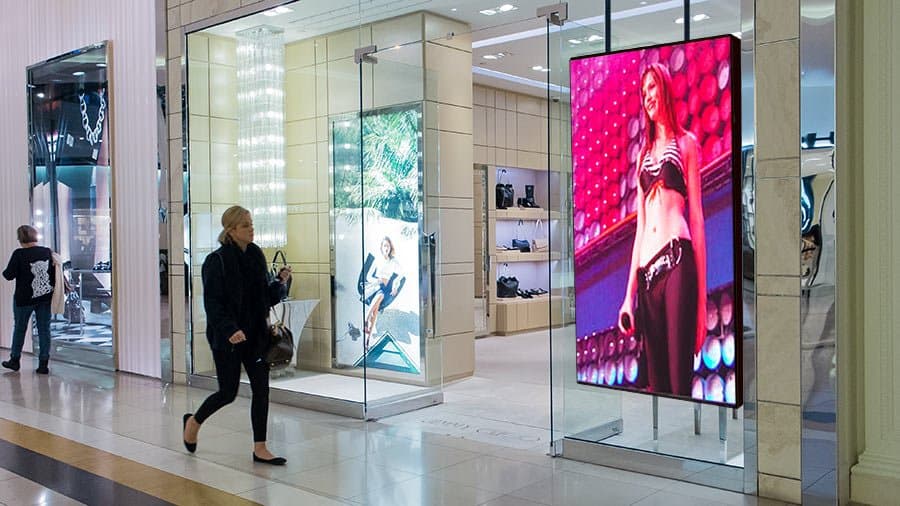 How Using TV Streaming Digital Signage Service for Retail Works
